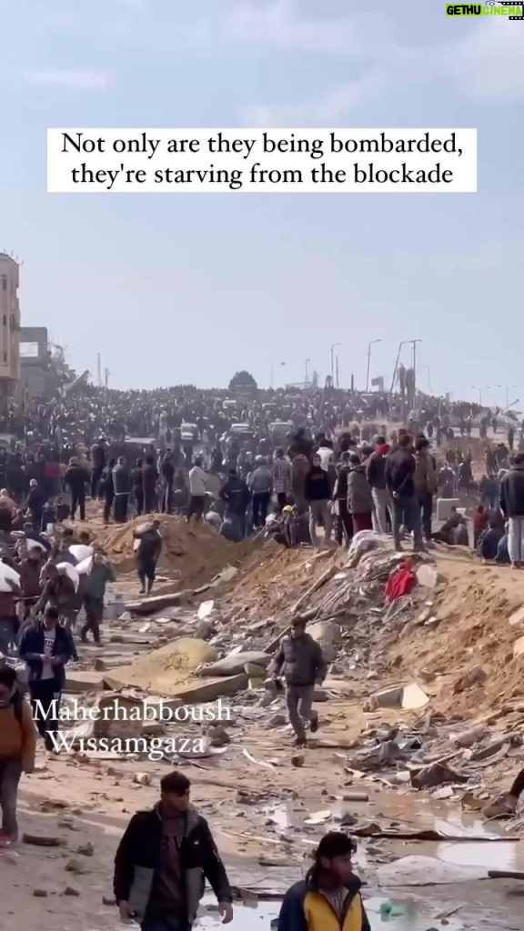 Nur Fazura Instagram - Unimaginable pain 💔💔💔 This is not a scene from a hollywood movie! This is REALITY in Gaza!!! Please continue to make prayers, keep posting, keep speaking up and fight for their freedom!!! #SaveGaza #FreePalestine #IsraeliGenocideOfPalestinians 🇵🇸 #Posted by @wissamgaza Painful scenes from Gaza, which has been subjected to starvation for nearly 100 days as Israel continues to block food and water from entry. Israel also has been targeting police, volunteers, and any entity trying to organize the distribution of aid. By @maherhabboush