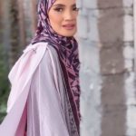 Nur Fazura Instagram - Behind the scenes of the latest “RONA PETERANA” collection shoot with TeamFAZURA ✨@mytudungfazura Make up : @deq_yan Hijab stylist : @syiratiqah Styled by @pejoyyahaya Directed by @bahriuma Content by @ennyridwan