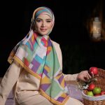 Nur Fazura Instagram - ✨RONA PETERANA✨ TUDUNG FAZURA KOLEKSI RONA PETERANA Koleksi Tudung FAZURA White Label kali ini dinamakan “Rona Peterana”, dimana ianya memberi sentuhan berbeza untuk sambutan Aidilfitri yang bakal menjelang tiba. Didatangkan dengan 10 corak abstrak dan geometri moden serta motif yang unik, sempurna untuk digayakan bersama busana lebaran anda. Tampil cantik bergaya dengan koleksi yang eksklusif dan elegan, menghiasi penampilan ”OOTD” anda di momen istimewa pada Hari Raya nanti. Didatangkan dengan 10 warna-warna yang eksklusif, koleksi ini juga sesuai digayakan oleh wanita bekerjaya masa kini. 🧕 You can find more information on the Rona Peterana collection from our Website: www.fazura.com Download App : FAZURA ShopeeMall: FazuraOfficialStore Visit our physical stores to try and get a closer look on RONA PETERANA collection at.. FAZURA Boutiques: ✨Sunway Putra Mall, Lot G31 (KL) ✨The Curve Shopping Mall, Lot 147B (PJ) ✨Ipoh Parade, Lot F-10 (Perak) ✨Aman Central, Lot 3-47 (Kedah) ✨East Coast Mall, L1-21 (Kuantan, Pahang) Mini Stores: ✨SOGO KL (Level 3) ✨SOGO i-City Shah Alam (Ground Floor) Micro Store: ✨Suria KLCC (PushCart) Pop-Up Store: ✨Komtar JBCC (Johor Bahru) Boleh juga dapatkan koleksi ✨RONA PETERANA✨ melalui @fazurabesties yang berdaftar ! !! Disebabkan oleh pencahayaan fotografi dan peranti berbeza yang digunakan untuk melihat produk yang dipaparkan, warna yang anda lihat mungkin berbeza sedikit daripada warna sebenar produk. #TudungFAZURA #TFWhiteLabel #WhiteLabel #MilikSemua #FAZURA #tudungFAZURARONAPETERANA #fazuralovers #tudungfazuraronpeterana