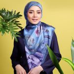 Nur Fazura Instagram - ✨KHESUMA WARNA✨ TUDUNG FAZURA KOLEKSI KHESUMA WARNA Koleksi Black Label ini dinamakan “KHESUMA WARNA”, hadir dengan material Premium Matte Satin bercorakkan flora tropikal yang memberi efek timbul 3D, sepadan dengan gaya elegan dan anggun di Aidilfitri. 🌺 Didatangkan dengan 10 warna-warna yang eksklusif, koleksi ini juga sesuai digayakan oleh wanita bekerjaya masa kini. 🧕 You can find more information on the CITRA ZAHRAA collection from our Website: www.fazura.com Download App : FAZURA ShopeeMall: FazuraOfficialStore Visit our physical stores to try and get a closer look on CITRA ZAHRAA collection at.. FAZURA Boutiques: ✨Sunway Putra Mall, Lot G31 (KL) ✨The Curve Shopping Mall, Lot 147B (PJ) ✨Ipoh Parade, Lot F-10 (Perak) ✨Aman Central, Lot 3-47 (Kedah) ✨East Coast Mall, L1-21 (Kuantan, Pahang) Mini Stores: ✨SOGO KL (Level 3) ✨SOGO i-City Shah Alam (Ground Floor) Micro Store: ✨Suria KLCC (PushCart) Pop-Up Store: ✨Komtar JBCC (Johor Bahru) Boleh juga dapatkan koleksi ✨ CITRA ZAHRAA ✨ melalui @fazurabesties yang berdaftar ! !! Disebabkan oleh pencahayaan fotografi dan peranti berbeza yang digunakan untuk melihat produk yang dipaparkan, warna yang anda lihat mungkin berbeza sedikit daripada warna sebenar produk. #TudungFAZURA #TFBlackLabel #BlackLabel #MilikSemua #FAZURA #fazuralovers #KoleksiKHESUMAWARNA #tudungfazurakhesumawarna
