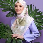 Nur Fazura Instagram - ✨KHESUMA WARNA✨ TUDUNG FAZURA KOLEKSI KHESUMA WARNA Koleksi Black Label ini dinamakan “KHESUMA WARNA”, hadir dengan material Premium Matte Satin bercorakkan flora tropikal yang memberi efek timbul 3D, sepadan dengan gaya elegan dan anggun di Aidilfitri. 🌺 Didatangkan dengan 10 warna-warna yang eksklusif, koleksi ini juga sesuai digayakan oleh wanita bekerjaya masa kini. 🧕 You can find more information on the CITRA ZAHRAA collection from our Website: www.fazura.com Download App : FAZURA ShopeeMall: FazuraOfficialStore Visit our physical stores to try and get a closer look on CITRA ZAHRAA collection at.. FAZURA Boutiques: ✨Sunway Putra Mall, Lot G31 (KL) ✨The Curve Shopping Mall, Lot 147B (PJ) ✨Ipoh Parade, Lot F-10 (Perak) ✨Aman Central, Lot 3-47 (Kedah) ✨East Coast Mall, L1-21 (Kuantan, Pahang) Mini Stores: ✨SOGO KL (Level 3) ✨SOGO i-City Shah Alam (Ground Floor) Micro Store: ✨Suria KLCC (PushCart) Pop-Up Store: ✨Komtar JBCC (Johor Bahru) Boleh juga dapatkan koleksi ✨ CITRA ZAHRAA ✨ melalui @fazurabesties yang berdaftar ! !! Disebabkan oleh pencahayaan fotografi dan peranti berbeza yang digunakan untuk melihat produk yang dipaparkan, warna yang anda lihat mungkin berbeza sedikit daripada warna sebenar produk. #TudungFAZURA #TFBlackLabel #BlackLabel #MilikSemua #FAZURA #fazuralovers #KoleksiKHESUMAWARNA #tudungfazurakhesumawarna