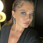 Nurgül Yeşilçay Instagram - 2022nin bitmesine az kaldı😁🙏 🎄bari bitişi güzel olsun dedik😂 harika ekibim alladı pulladı şıkır şıkır yaptı saolsun😊😍#happyweekend #gqmagazine @sezencan_ @ibrahim.junior @dorukkakiz @talentco.tr @jabotter @cengizakturkofficial @tophills