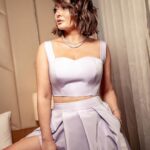 Nurgül Yeşilçay Instagram - Onur konuğu olarak katıldığım #taşkentfilmfestivali nde yıkılıyodum beeeee😂🤪 Canım Özbekistan tekrar gelecem💖 Bende sizi çok seviyorum💖💖💖💖 Styling : @itsardagurdal Elbise : @nihanpeker Mücevher : @limonettejewels Ayakkabı : @jabotter #tashkent #tiffest #kinofest #uzbekistan Hyatt Regency Tashkent