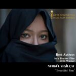 Nurgül Yeşilçay Instagram - Oynadığım bir İran filmiyle Amerika bağımsız filmcilerden ödül aldım💃 Pandemi fln bitti nihayet! Artık sinema filmlerinin tek tek görücüye çıkma vakti 🤗 #beatuifuljinn @indiefilmawards #bestactress #indiemovie
