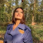 Nurgül Yeşilçay Instagram - Çok güzel😂şiir yazmıştım! Klibin bütçesi yetmedi🤪 tühhh beeee!!! Doksanlarda çok maruz kalmıştık böyle işlere siz de maruz kalın istedim😈😈😈 @eminaksuofficial @beyzzaturkmen @necati_kocabay @tugtekinyesilcay