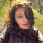Nurgül Yeşilçay Instagram - Havanın bu kdr güzelliği,güneş fln ne alaka şimdi