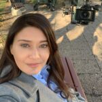Nurgül Yeşilçay Instagram - Biri bizi gözetliyor🤩 #set #kefaret #kamera #movie Yoğurtçu Parkı