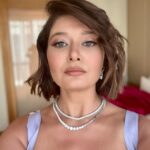 Nurgül Yeşilçay Instagram - Onur konuğu olarak katıldığım #taşkentfilmfestivali nde yıkılıyodum beeeee😂🤪 Canım Özbekistan tekrar gelecem💖 Bende sizi çok seviyorum💖💖💖💖 Styling : @itsardagurdal Elbise : @nihanpeker Mücevher : @limonettejewels Ayakkabı : @jabotter #tashkent #tiffest #kinofest #uzbekistan Hyatt Regency Tashkent