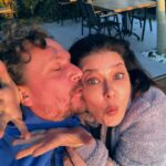 Nurgül Yeşilçay Instagram - Aşkım doğum günüm için bana sürpriz yapmış benim en sevdiğim zeytin ve bağ rotasında yolculuk tasarlamış❤️her anı efsane öresi bi tatil💖 iyi ki bu topraklarda, iyi ki doğmuşum;)) o kdr çok iyi ki;)) çok seviyorum herşeyi🌸🌸🌸