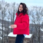 Nurgül Yeşilçay Instagram - Buralar karlı hala😍 ama havaya cemre düştü bahar geliyooooo🌸🌼🌺 Çok heyecanlııııı Foto: @iremkilicli Polonezköy