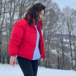 Nurgül Yeşilçay Instagram - Buralar karlı hala😍 ama havaya cemre düştü bahar geliyooooo🌸🌼🌺 Çok heyecanlııııı Foto: @iremkilicli Polonezköy
