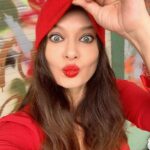 Nurgül Yeşilçay Instagram - İlerde geriye dönüp baktığımızda “2020 ne güzel bi yıldı”diyelim inş🙏 En güzel,en sağlıklı,en mutlu,en bereketli yılımız olsun💋öpüyorum💋 #happynewyear #2020 My Home Exhibition