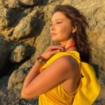 Nurgül Yeşilçay Instagram - Taze taze fotolar getirdim💛Canım @keremakcaba çekti💛 Döktürdü pardon🤩 🌼 @brandroomtr @jehanintakilari