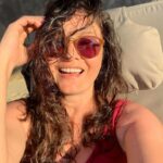 Nurgül Yeşilçay Instagram - “Denize girmek sevaptır”💙