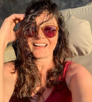 Nurgül Yeşilçay Instagram - “Denize girmek sevaptır”💙