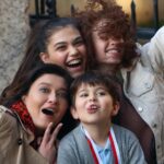 Nurgül Yeşilçay Instagram - Artık yürümek yok uçmak var‼️ -tepemde uçma çocuğum Bunlar dünya tatlısıııı -in yerde uç adam gibi Fazla enerjileri var sadece ablası -zıplama evladım 😂😂😂😂😂😂 (Bu üçlüye bayılıyorum!İyi ki tanışdık) ❤️❤️❤️❤️❤️❤️ @aleynaozgecen_ @ezgi_gor @emirozyakisir #iyihaftasonları #23nisan
