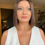 Nurgül Yeşilçay Instagram - Geliyor gelmekte olan🎄Sevgili 2024 Doğru dürüst gel geleceksen pek iyi geçmedi bu yıl;)) Biz biraz 1-Hüzünlendik🥹🥹🥹 2-Sinirlendik😠😠😠 3-Accık delirdik🤪🤪🤪 4-Şaşırdık😲😲😲 5-Yalandan güldük😏😏😏 6-Pek inanmadık🥴🥴🥴 7-Dedikodu da yaptık👀👀👀 8-Ammaaaannn sonunda saldık💃💃💃🥳🥳🥳 Sence yılın emojisi,duygusu,numarası ne? #photodump