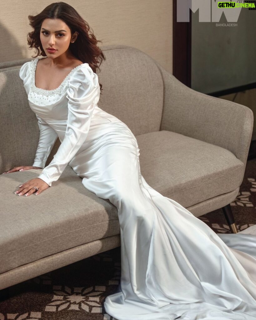 Nusraat Faria Instagram - Clearly not everyone's cup of tea. Wearing @helesya.official by @festivibe.official Picture @rony._rezaul Director @mahmudulhasan_mukul