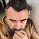 Oktay Kaynarca Instagram - Kopyala yapıştırcılara,tıklanma simsarlarına, uydurukçu sosyal medyacılara,bilmemnecilere itibar etmeyin.. Bir projeye falan dahil olduğum yok.. Benim haberimi benden …🕶🕶🕶