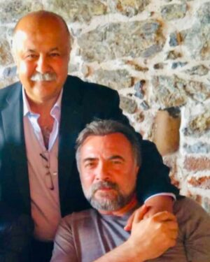 Oktay Kaynarca Instagram - Uğurlar olsun amcam abim,beraber büyüdüğüm,çocukluğumuzu saklayan koruyan gözeten, yolculuğumun omuzdaşı,son büyüğüm Allah mekanını cennet etsin …
