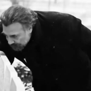 Oktay Kaynarca Instagram - ANNELER ÖLMEZ....... Canım Sabina .. Meslek hayatım boyunca birlikte çalıştığım en değerli oyunculardan biri olduğunu hep söyledim .. Çok şanslıyız ki uzun soluklu bir projede seninle çok güzel şeyler paylaşıp, çok güzel sahnelere hayat verdik.. Gerçekten annemiz olduğun için, gerçekten bize iş disiplininin bir aktör için  ne kadar önemli olduğunu gösterdiğin için, azmi çalışmayı sevdirdiğin için, sen olduğun için çok teşekkür ederiz.. Bir an önce iyileş SABİNA... 🙏🙏🙏