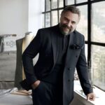 Oktay Kaynarca Instagram - Gülümsemek eylemdir , deneyin çok işe yarar...😊