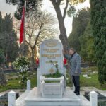 Oktay Kaynarca Instagram - Bir milletin İstiklal Marşını yazmak kaç kişiye nasib olabilir ki? Allah bu millete bir daha İstiklal Marşı yazdırmasın diyen büyük Şair Mehmet Akif Ersoy u ölüm yıldönümünde bir kez daha anmak.... Mekanı Cennet olsun ...