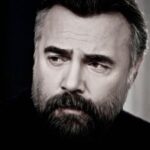 Oktay Kaynarca Instagram - Geceler sabahlara gebedir.. Sabahlar ise suç ortağıdır gecelerin ..