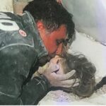 Oktay Kaynarca Instagram - Bu fotoğraf karşısında bir kez daha gördük ki benim canım Ülkemin yüreği aynı hassasiyetle çarpıyor. Yediden yetmişe gözlerinden yaş akan milletimin gözlerinden öperim ...