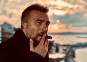 Oktay Kaynarca Instagram - Olmamasına razıyım,oluyormuş gibi olmasın yeter… Franz Kafka..