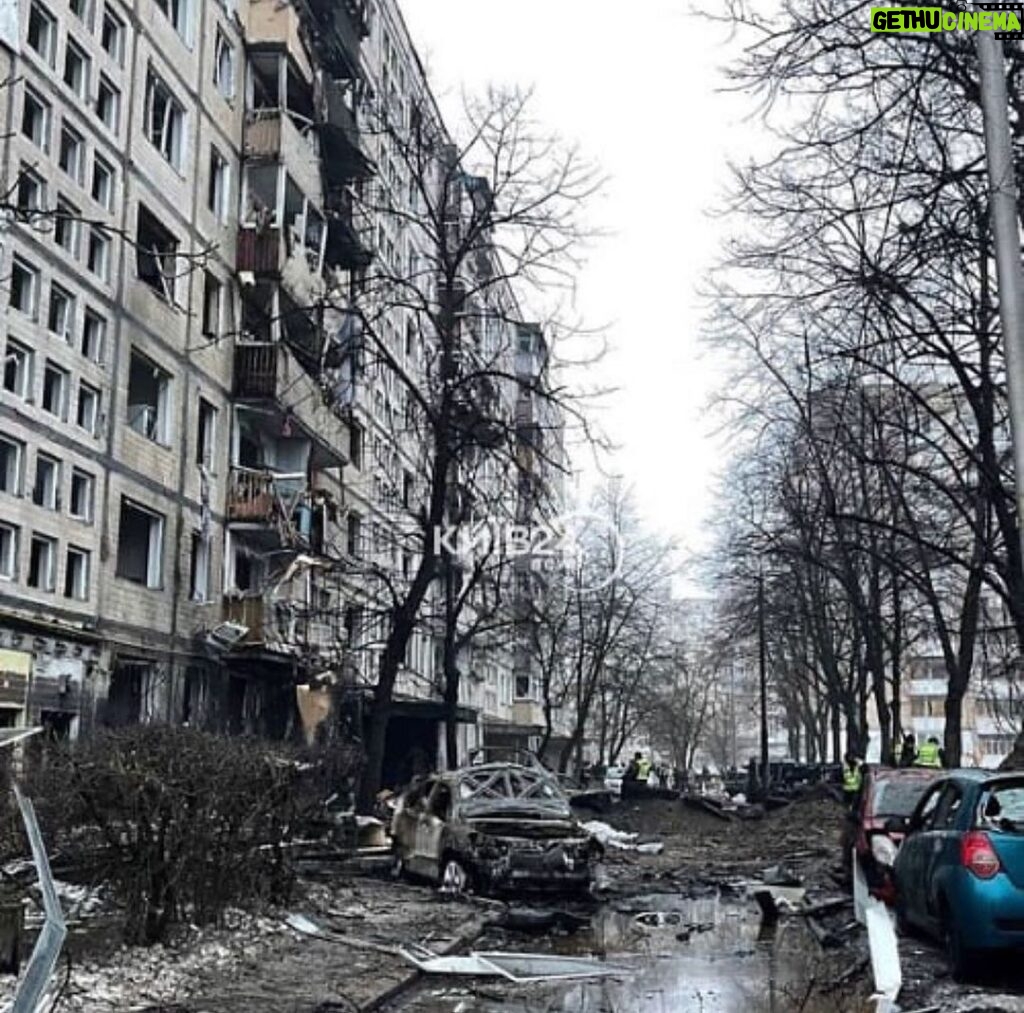 Oleksii Potapenko Instagram - Жахливий удар по Києву вночі..Балістична ракета! Підступно! поки наші люди мирно спали і загадували бажання про мирне небо… скільки цей жах може продувжуватись? Допомагаємо Разом Переможемо 🇺🇦🙏🏻A horrific strike on Kyiv during the night... A ballistic missile !Appalling! While our people peacefully slept, dreaming of a peaceful sky... How much longer can this horror continue? we are collecting aid to send! Together we will prevail 🇺🇦🙏🏻