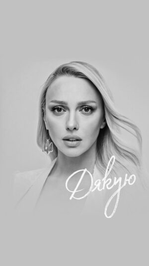 Olia Poliakova Instagram - Напередодні Дня Незалежності представляю вам свою нову відеороботу, яка є символом вдячності всім, хто протягом тривалої війни щодня своєю працею та мужністю наближає перемогу України. Кліп на пісню “Дякую” об’єднав велику кількість захисників, з якими я особисто знайома. Обличчя деяких героїв вам знайомі, когось ви побачите вперше, і зможе теж висловити свої щирі слова подяки.

Герої кліпу:
Валентин Науменко «НАУМ», @naum_men_ko  спецпризначенець ЗСУ
Світлана Легка, @legenkaya7 військова волонтерка
Михайло Діанов, @dianovmiha український військовослужбовець, старший сержант 36 ОБрМП Збройних сил України, оборонець Маріуполя, учасник російсько-української війни
Рейнджер, @nazargrabar військовослужбовець ЗСУ
Оля Зайцева, @olhazaitseva волонтерка, евакуація з зони бойових дій
Наталія Лелюх, @klub.natalii.leliukh лікарка-гінекологіня, медична волонтерка
Євгенія Емеральд «Жанна д’Арк», @emerald.evgeniya військова снайперка з донькою Афіною
Анастасія Тиха, @stasia_tihaia засновниця притулку для тварин інвалідів і зооволонтер
Ярина Гордієнко, @yarinagordienko волонтерка, акторка
Олексій Суровцев, @surovtsev.alexei актор, зоозахисник «Бородата котомамуля»
Ірина iSky @isky.jpg та Павло Зайченки @thisis_pasha , арт-дует «Вони разом» @vony_razom військовослужбовці ЗСУ
Олександр Пирогов, енергетик ДТЕК
Назар Борознюк, @p.t_borozniuk_nazar реабілітолог дитячої лікарні «Охматдит»
Катерина Коверега «Ангел», @_k.koverega_ волонтерка, донька загиблого Героя України Дмитра Ковереги
За надання фотографій дякуємо прес-службам ДССТ, НДСЛ «Охматдит» та Департаменту комунікації МВС

Авторка слів та музики @bazhana
Режисерка @katyatsarik
DOP @yurakorol
@1AC @alexandrradomskiy
Лінійний продюсер @maksiuk
Асистент режисера/кастинг @katerynaprymina 
Художник постановник @nimenkomax
Style @mu.production.ua
Make up @aposokhova
Hair @stetsjulia
Editing @danilchik_a
Post denys_bereza
Музичний продакшн @babchenko.music @_foxxstudios_
Менеджмент, промоушен @secretservice_ea