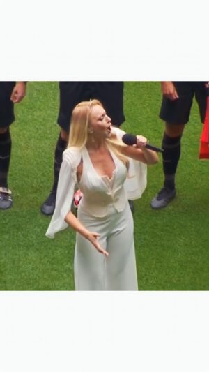 Olia Poliakova Instagram - Сьогодні виконала Державний Гімн України в аранжуванні Дмитра Саратського @dmitriy_saratsky на благодійному матчі футбольного клубу Шахтар з англійською командою Tottenham у Лондоні!