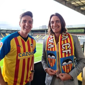 Oliver Phelps Instagram - So happy to be able to cheer on @valenciacf this evening in Nottingham. Wherever I see them there's always such a great welcome. It was good to watch attacking play. Thanks to Nottingham Forest & the staff at Meadow Lane for the hospitality. #amunt #vcf
