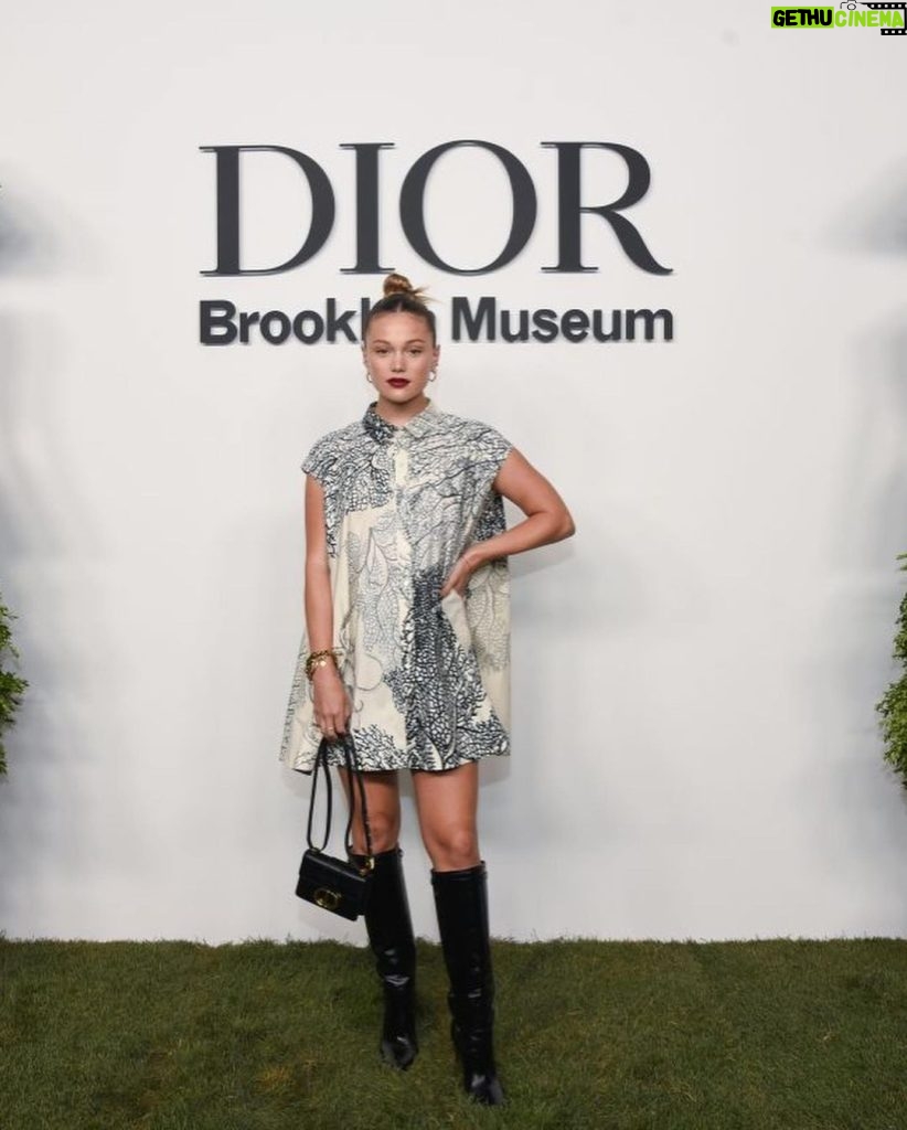 Olivia Holt Instagram - ❣️ @dior ❣️ Brooklyn Museum