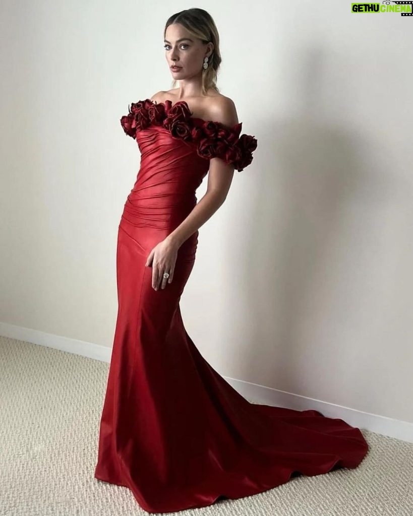 Olivier Rousteing Instagram - Timeless Beauty and Elegance in BALMAIN ♥️ Margot Robbie , the icon in the Balmain savoir Faire. Styled by @andrewmukamal, again an epic moment that will be unforgettable .
