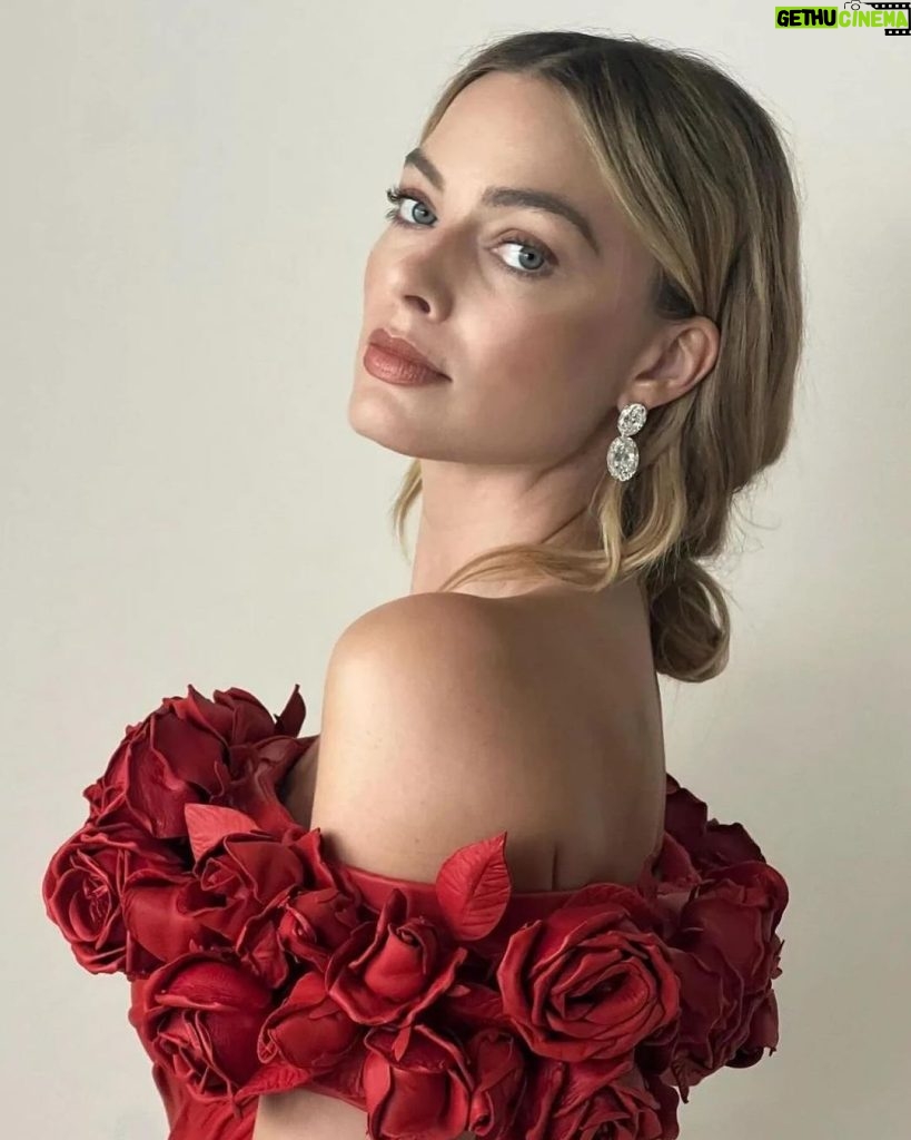 Olivier Rousteing Instagram - Timeless Beauty and Elegance in BALMAIN ♥️ Margot Robbie , the icon in the Balmain savoir Faire. Styled by @andrewmukamal, again an epic moment that will be unforgettable .