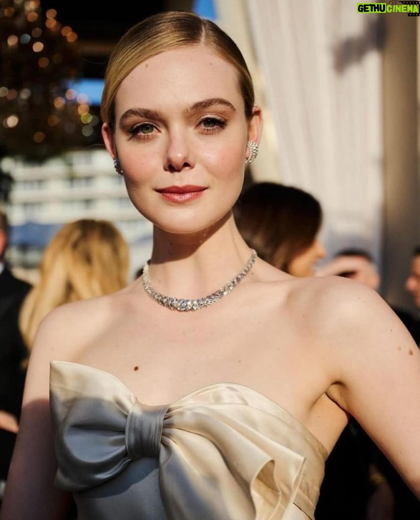 Olivier Rousteing Instagram - L’élégance Balmain at the Golden Globes 🤍 @ellefanning styled by @samanthamcmillen_stylist Pierre Balmain gown from 1960 The French legacy , so proud of showing the incredible craft and savoir faire from The Balmain House .