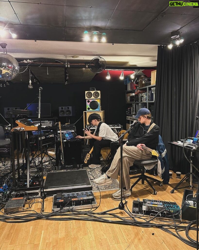Omar Rudberg Instagram - FIRST DAY OF REHEARSALS for my first solo show ever FEB 17th!!!!!! And it’s literally almost sold out!!!!!! Get yours before it’s too late!!!!!!!