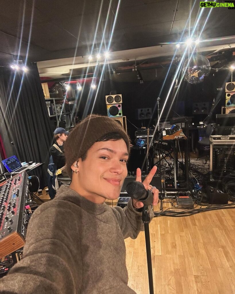 Omar Rudberg Instagram - FIRST DAY OF REHEARSALS for my first solo show ever FEB 17th!!!!!! And it’s literally almost sold out!!!!!! Get yours before it’s too late!!!!!!!