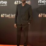 Omar Sy Instagram – Trés honoré d’avoir reçu hier soir à Barcelone, le prix d’honneur du gala RNE Sant Jordi Cinematography Awards. 

Me sentí muy honrado al recibir los Premios Sant Jordi de Cinematografía de RNE ayer por la tarde en Barcelona. Barcelona, Spain