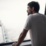 Onur Tuna Instagram - sonra aşağı inip durmuşken niyeyse başım acık ıslaktı
