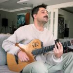 Onur Tuna Instagram - Sabah eğlencesi.. şarkı da eğlencesine yazdığım köşede kalanlardan.. çok ciddiye almayın😀🎸