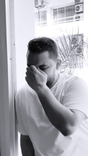 Oussama Ramzi Instagram - والو غا ولد التسعينات تفارق مع صاحبتو 😂