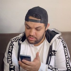 Oussama Ramzi Instagram - المغاربة حاليا : واش غا يرفعو ولا غا يمددو