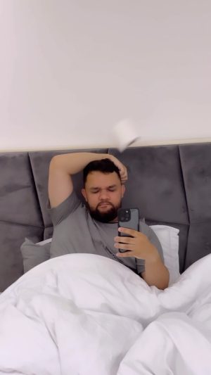 Oussama Ramzi Instagram - Qui mira bobo ?
