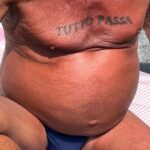 Paco León Instagram - Es difícil encontrar referentes que te ayuden a ilusionarte con la vejez que por otra parte ojalá venga. Cuando veo esos viejos italianos, completamente marrones, con sus bañadores turbo comiéndose un helado, me digo. Ok vamos! Como decía Ava Gardner de España. A mí me encanta Italia porque tiene los mismos defectos que yo. 🇮🇹