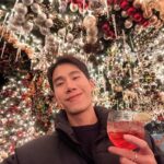 Pakorn Thanasrivanitchai Instagram – Sending love from New York 🍷🥳🎄
MERRY X’MAS guys 🙂
Let your heart be light !
From now on, our troubles will be out of sight. 💚 Rockefeller Center Christmas Tree