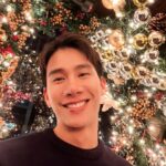 Pakorn Thanasrivanitchai Instagram – Sending love from New York 🍷🥳🎄
MERRY X’MAS guys 🙂
Let your heart be light !
From now on, our troubles will be out of sight. 💚 Rockefeller Center Christmas Tree