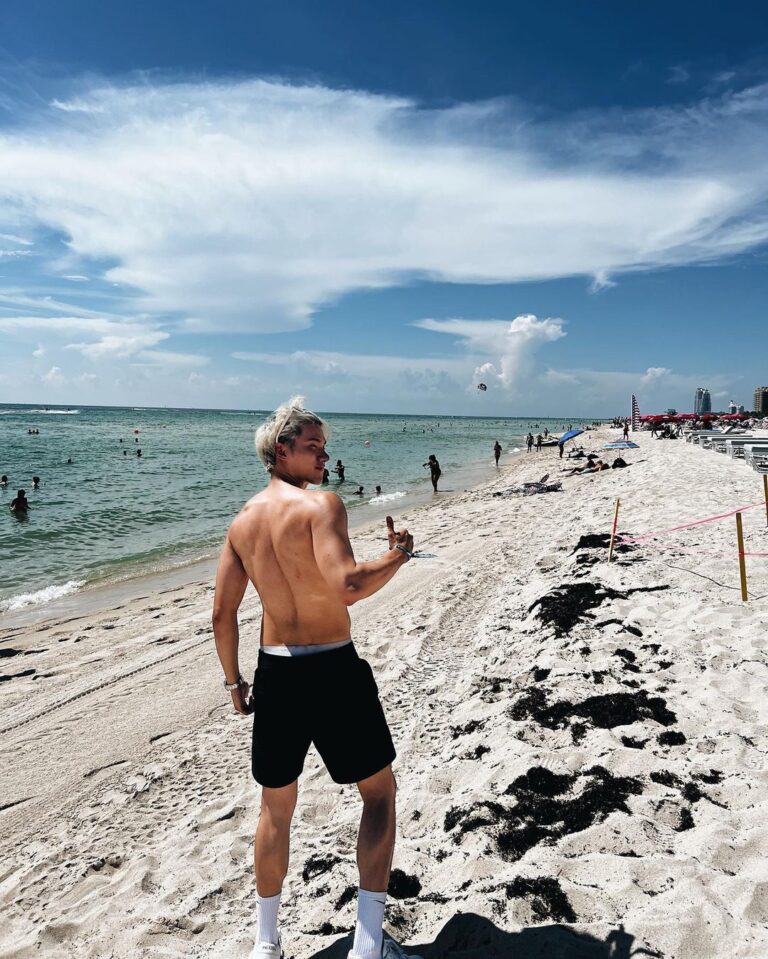 Pakorn Thanasrivanitchai Instagram - A vacation is sunburn at premium prices. 🤣🌴🔥 Miss Y'all from Miami babe! . Cr. @davisjkzhu @sabellerina 1 Hotel South Beach